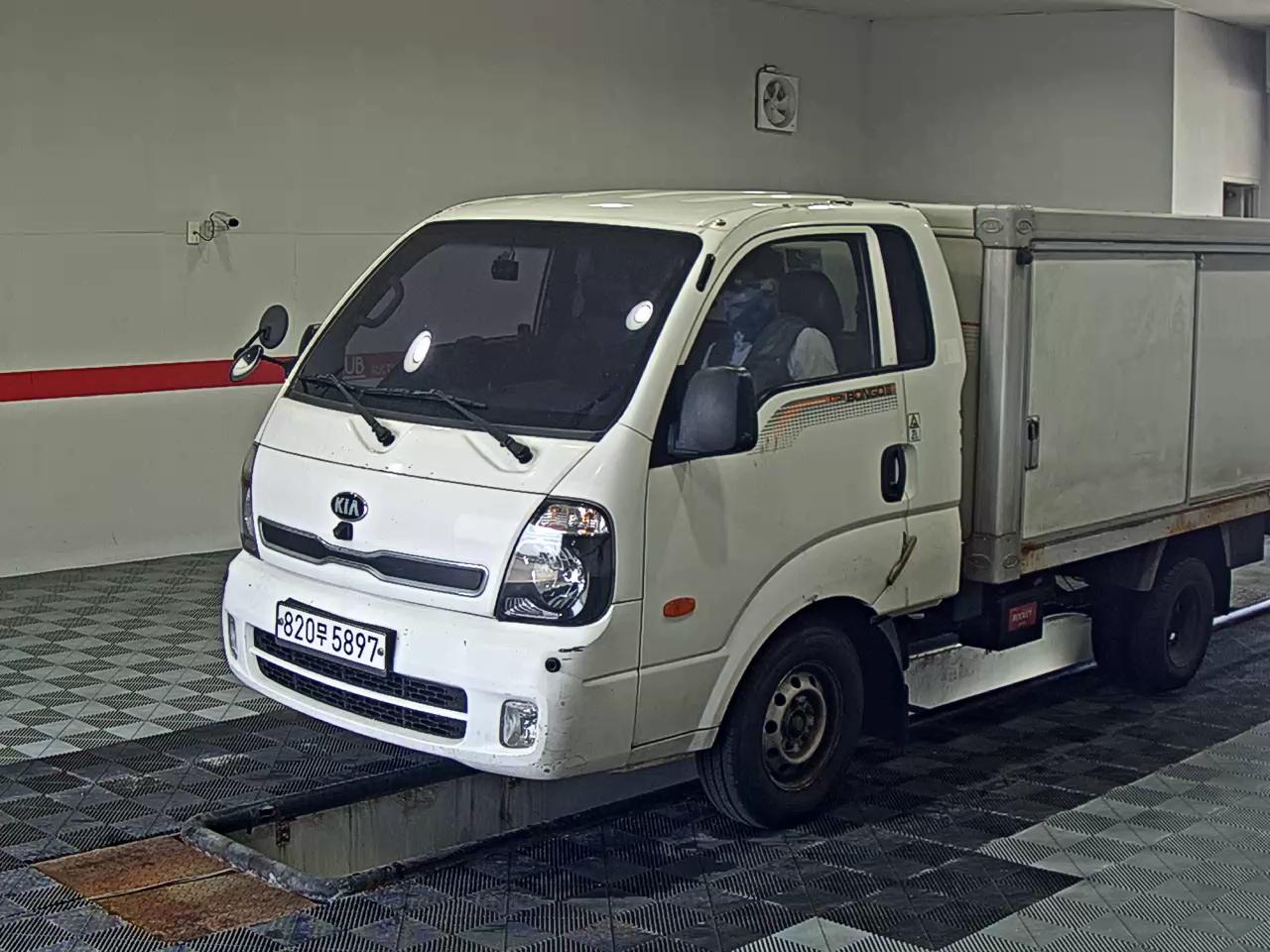KIA BONGO III CARGO BUILT-IN BOX TRUCK 1 TON KING CAB