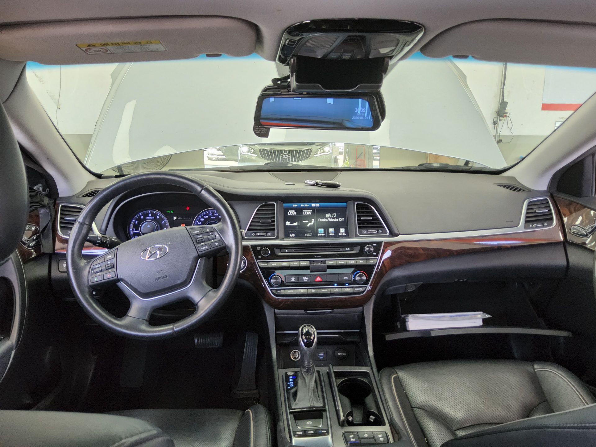 2017 - hyundai aslan