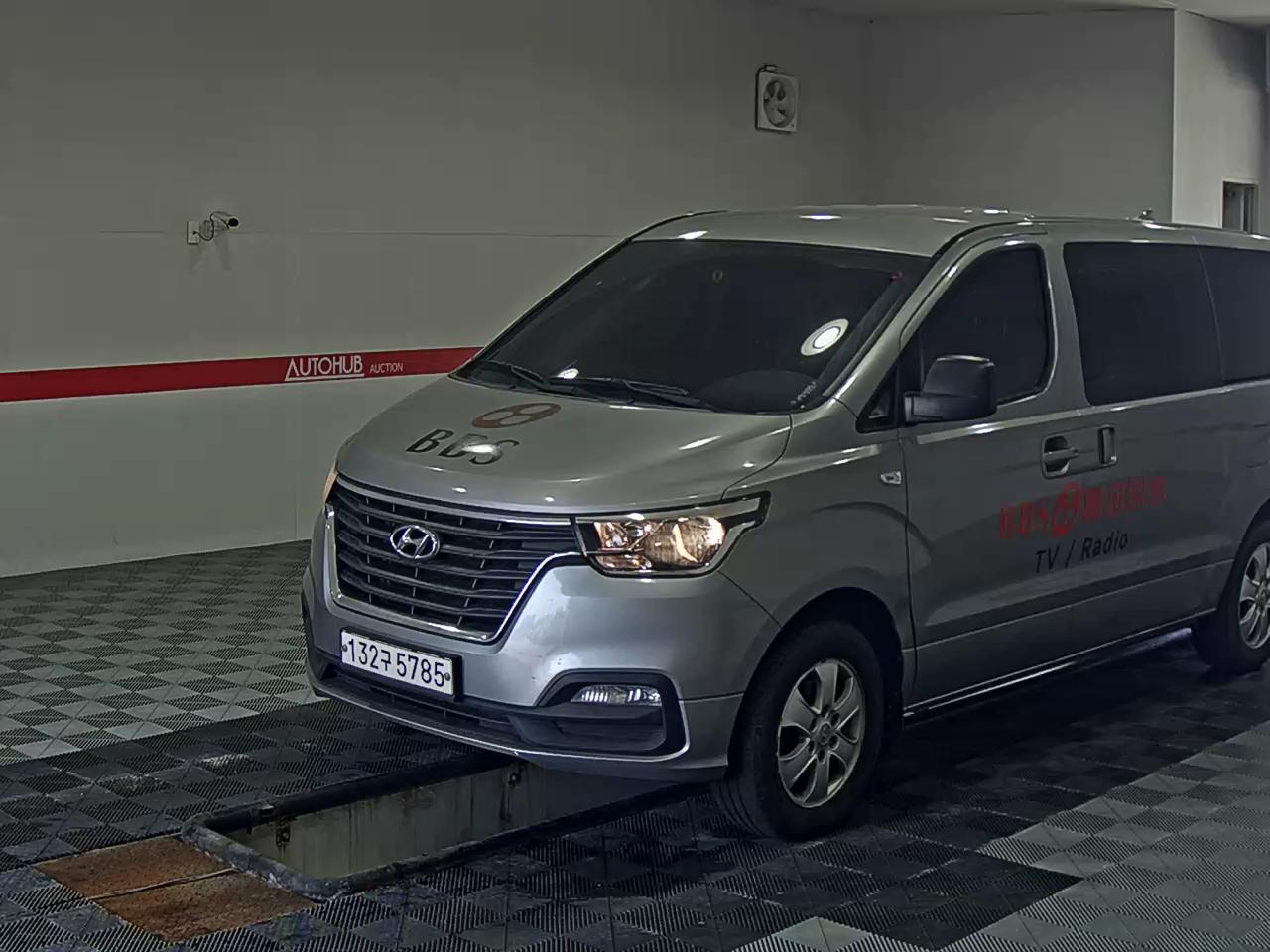 HYUNDAI GRAND STAREX