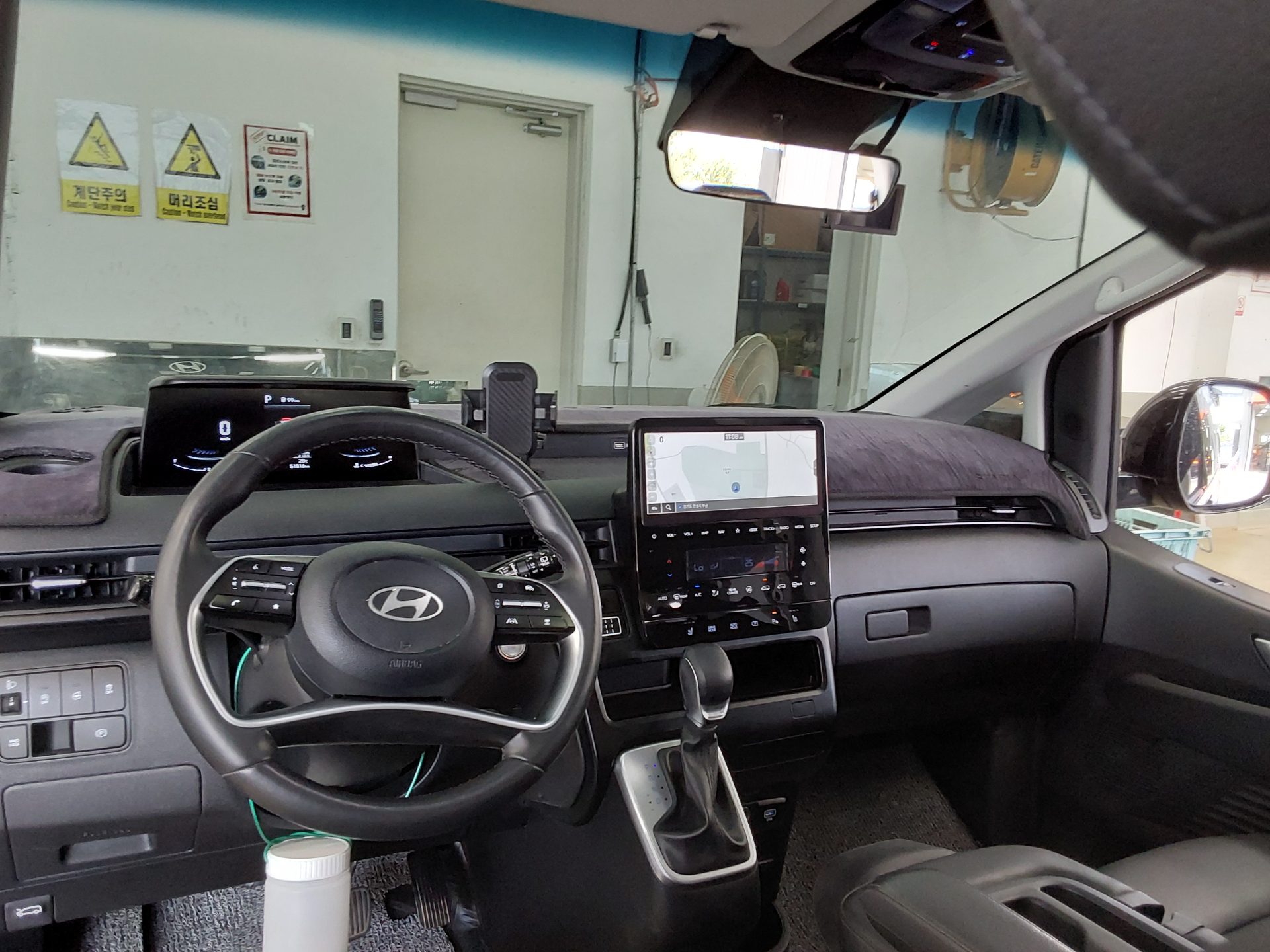 2025 - hyundai staria