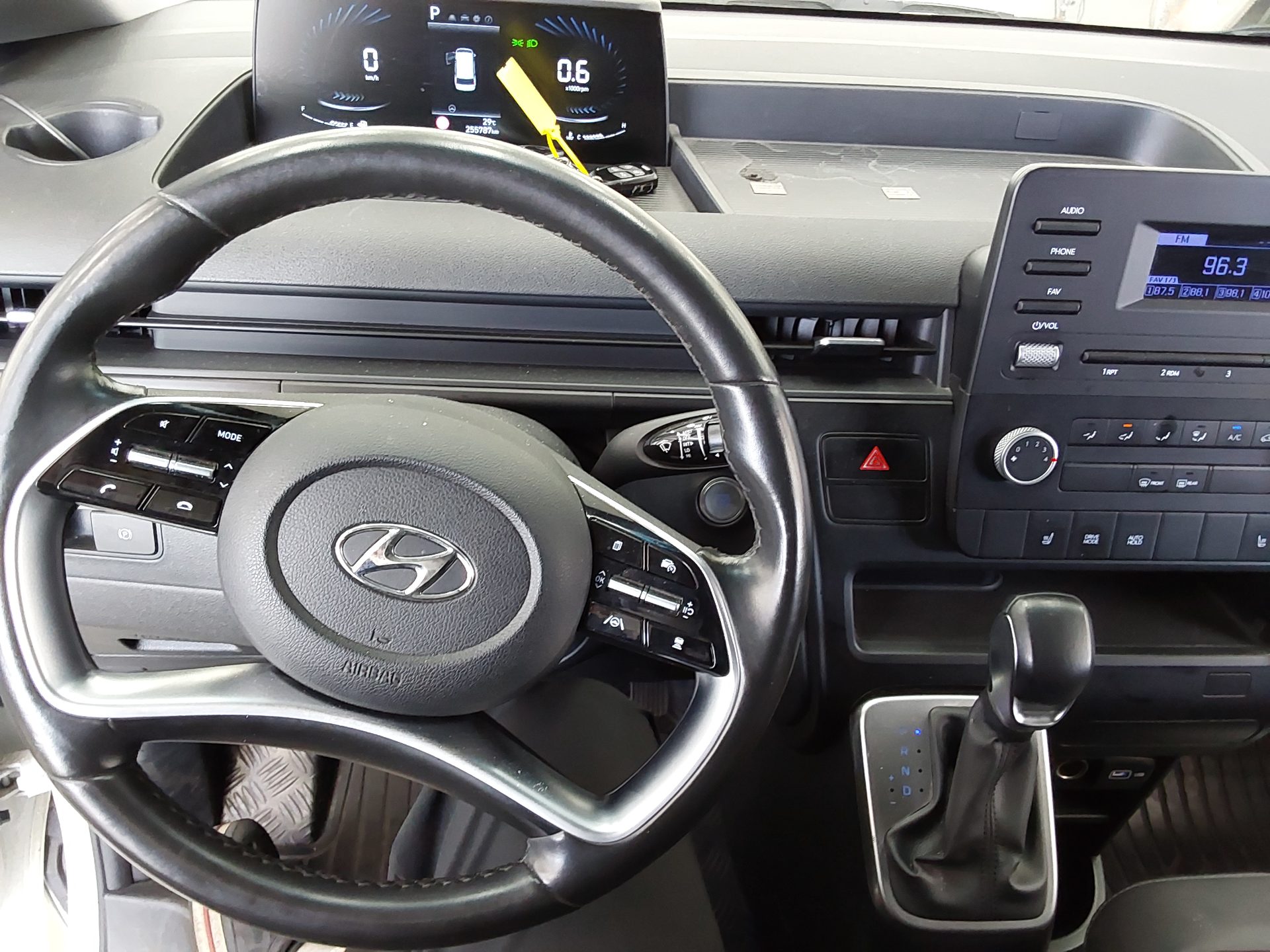 2022 - hyundai staria