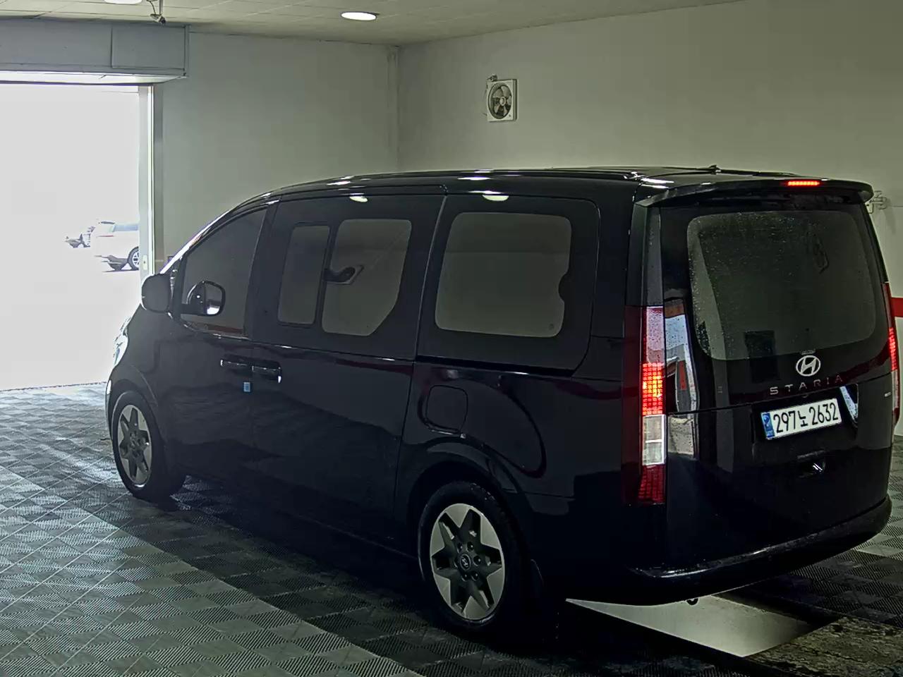 2025 - hyundai staria