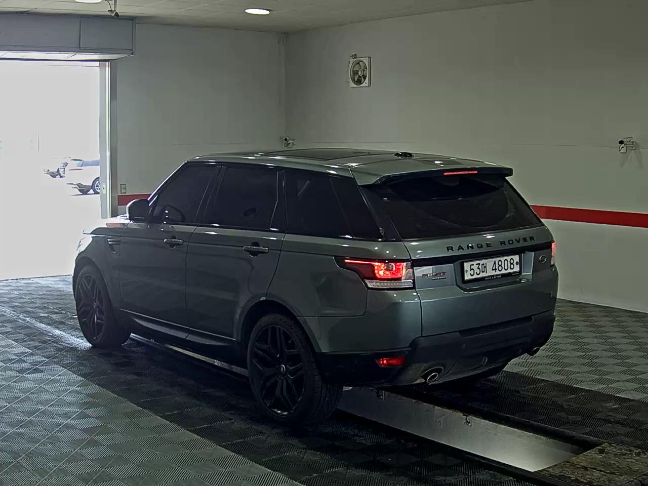 2016 - land rover range rover