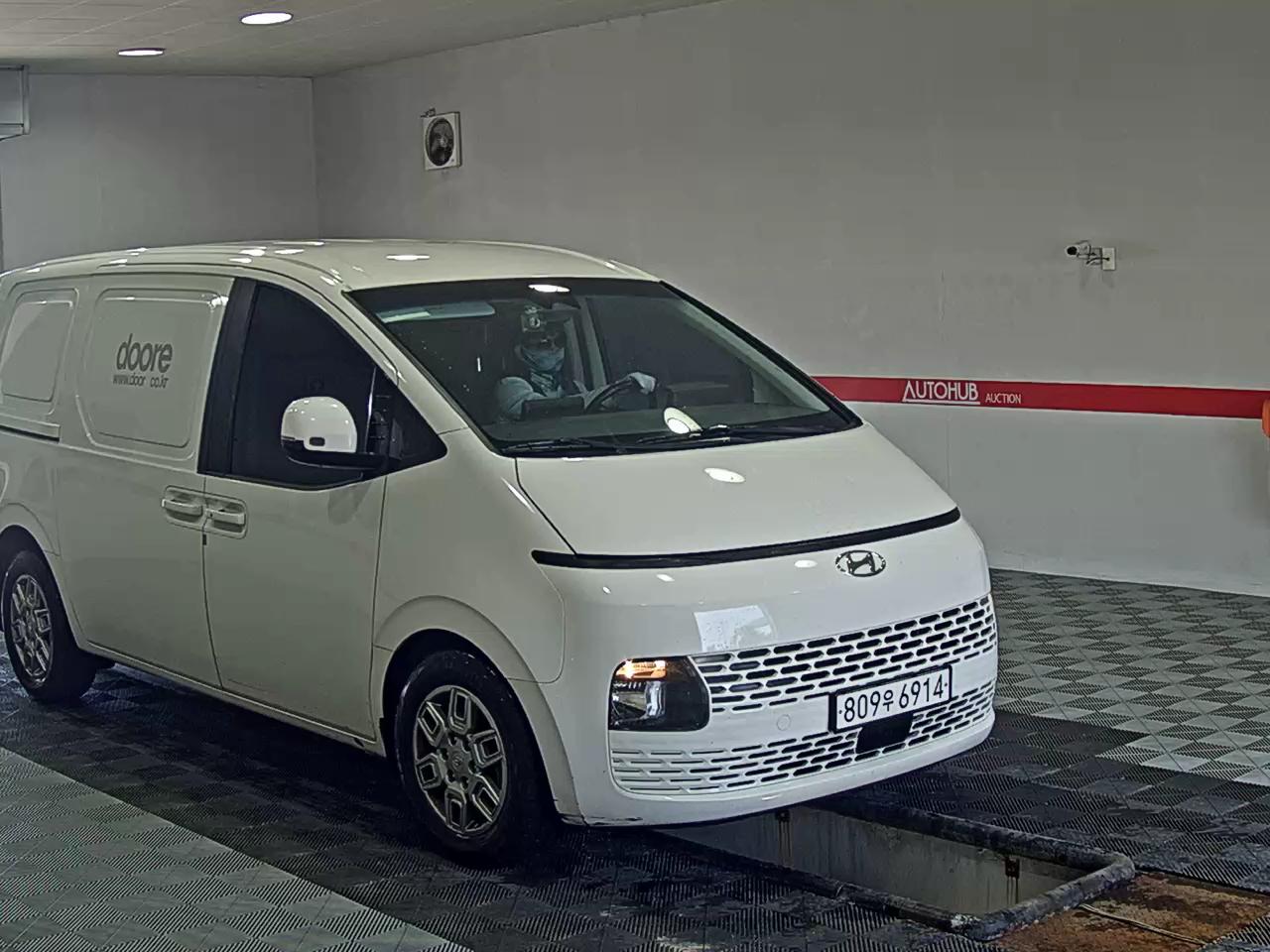 2022 - hyundai staria