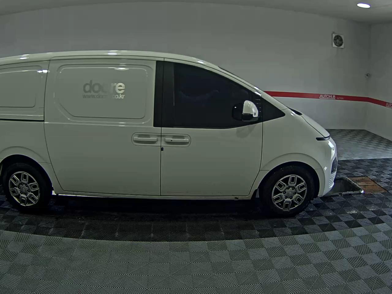 2022 - hyundai staria