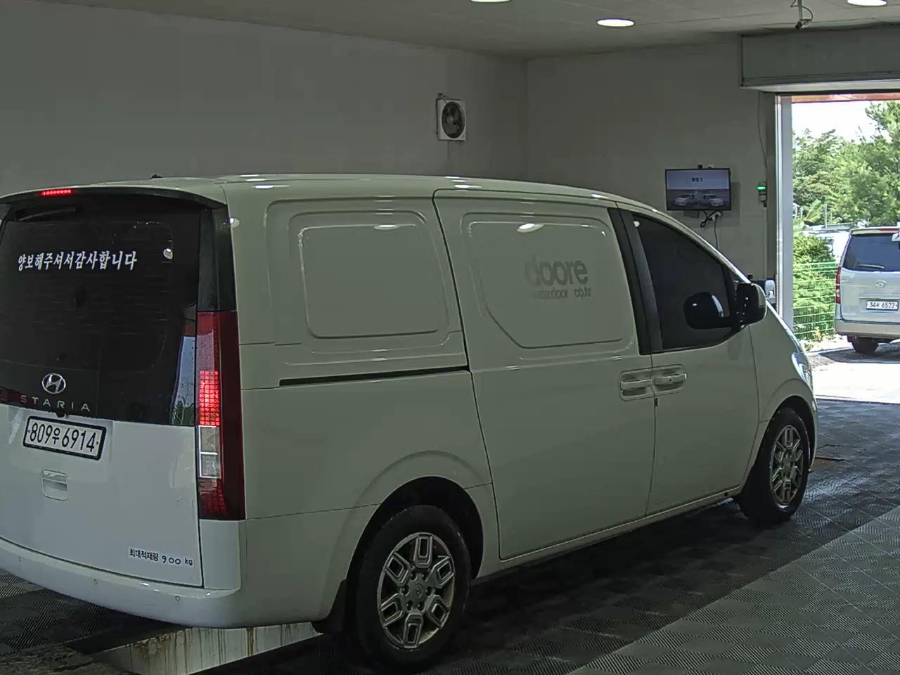 2022 - hyundai staria