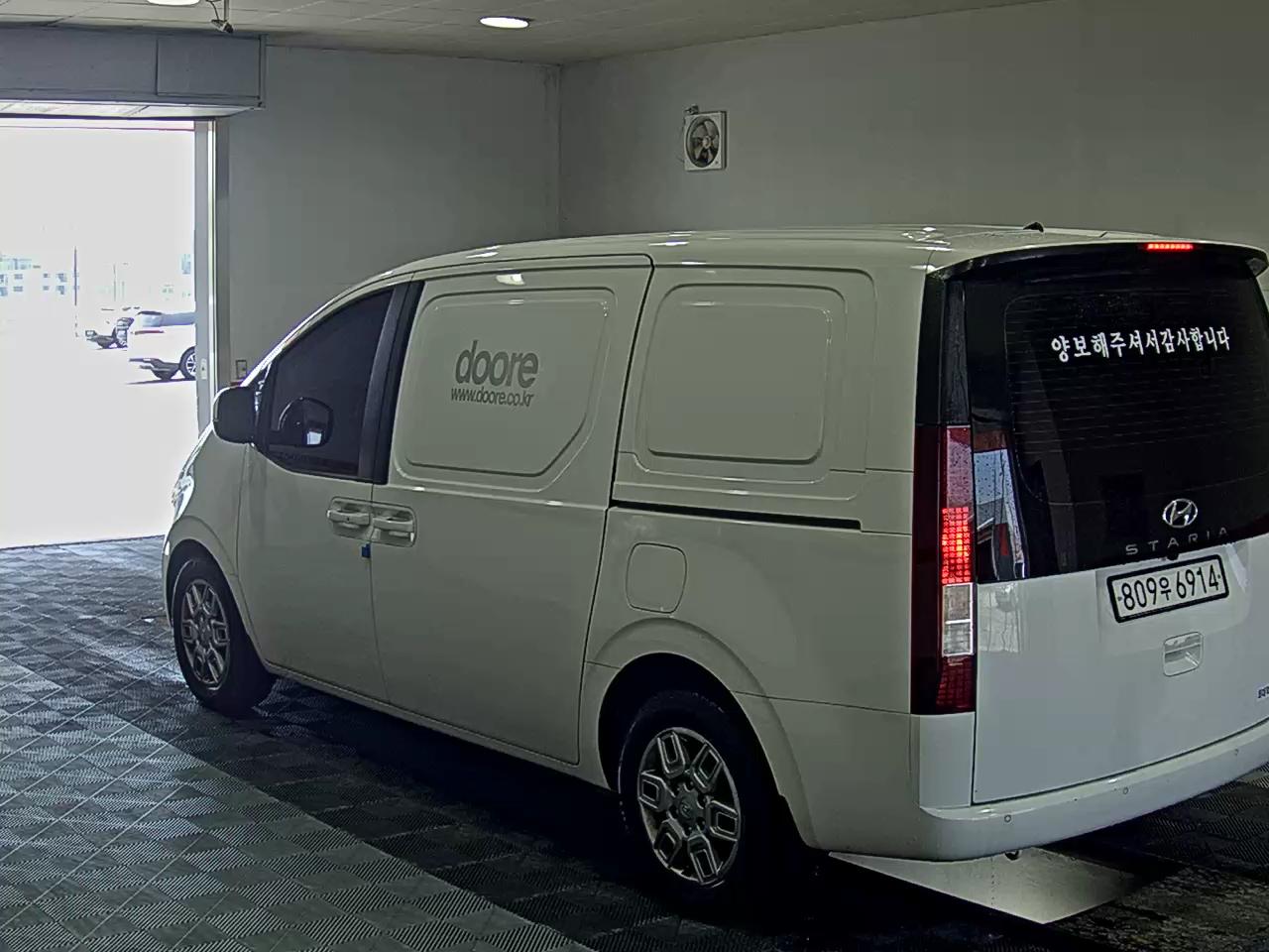 2022 - hyundai staria