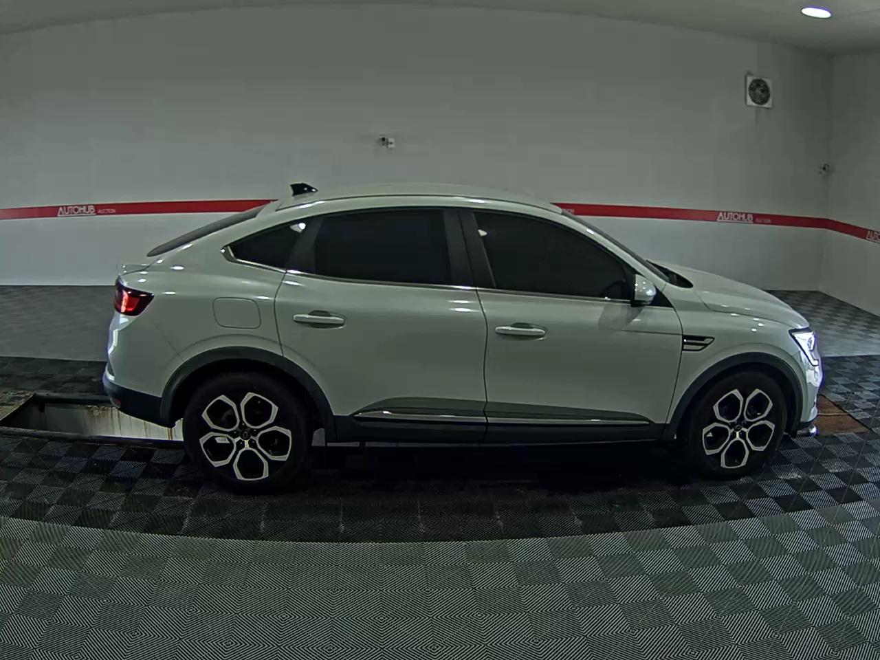 2023 - renault xm3