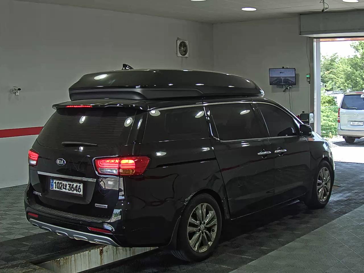 2018 - kia carnival