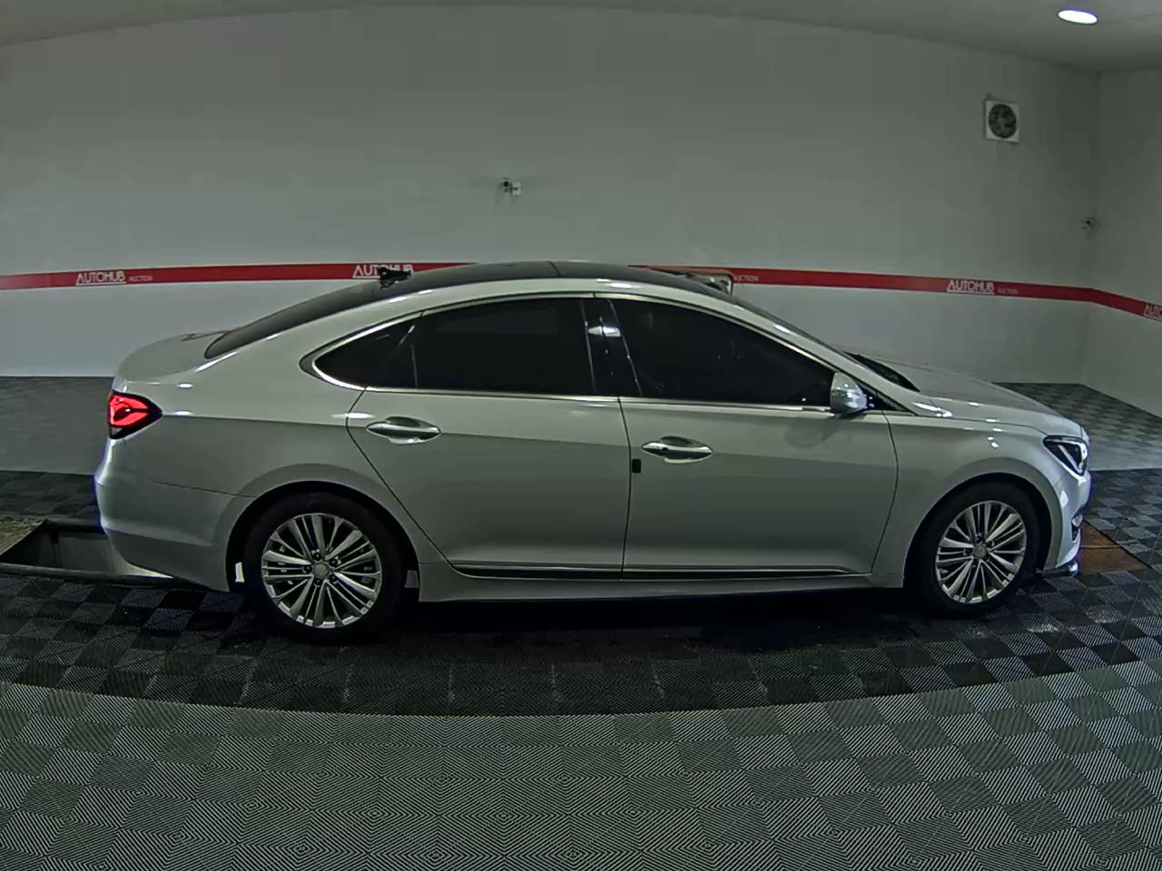 2017 - hyundai aslan