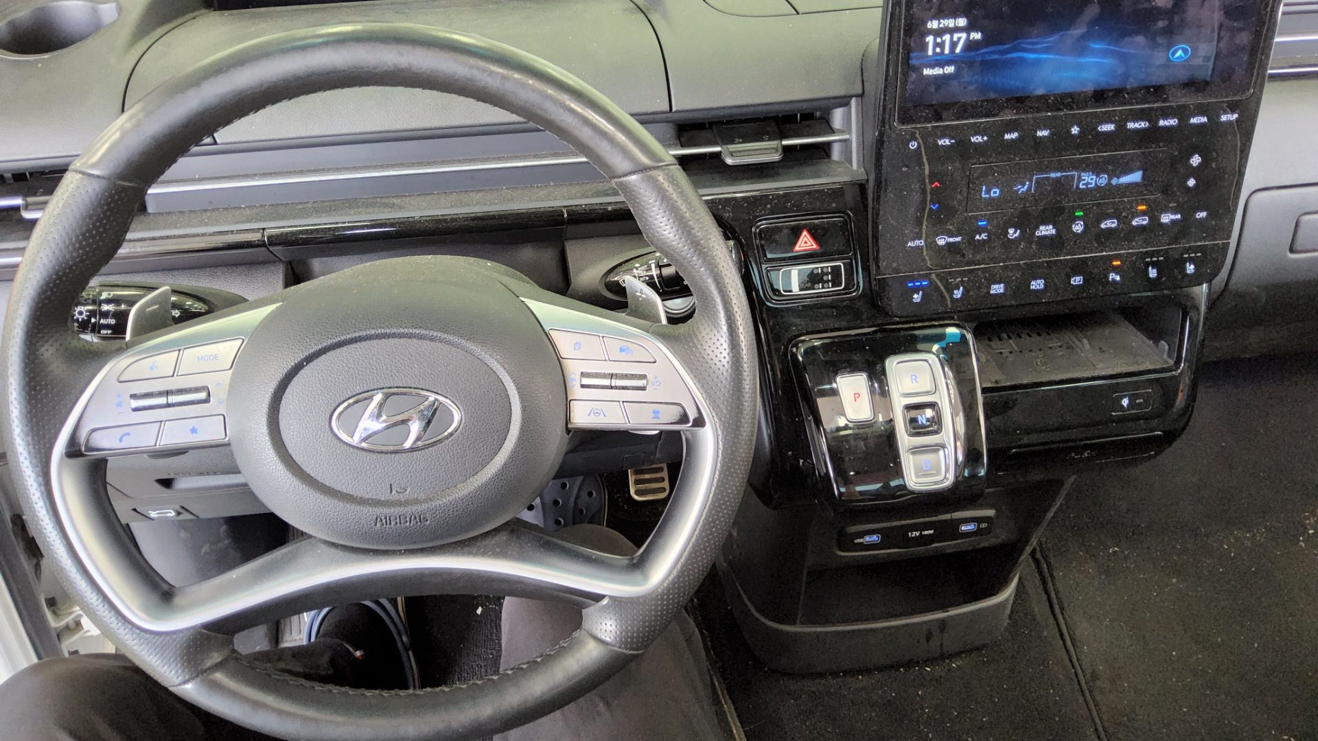 2023 - hyundai staria