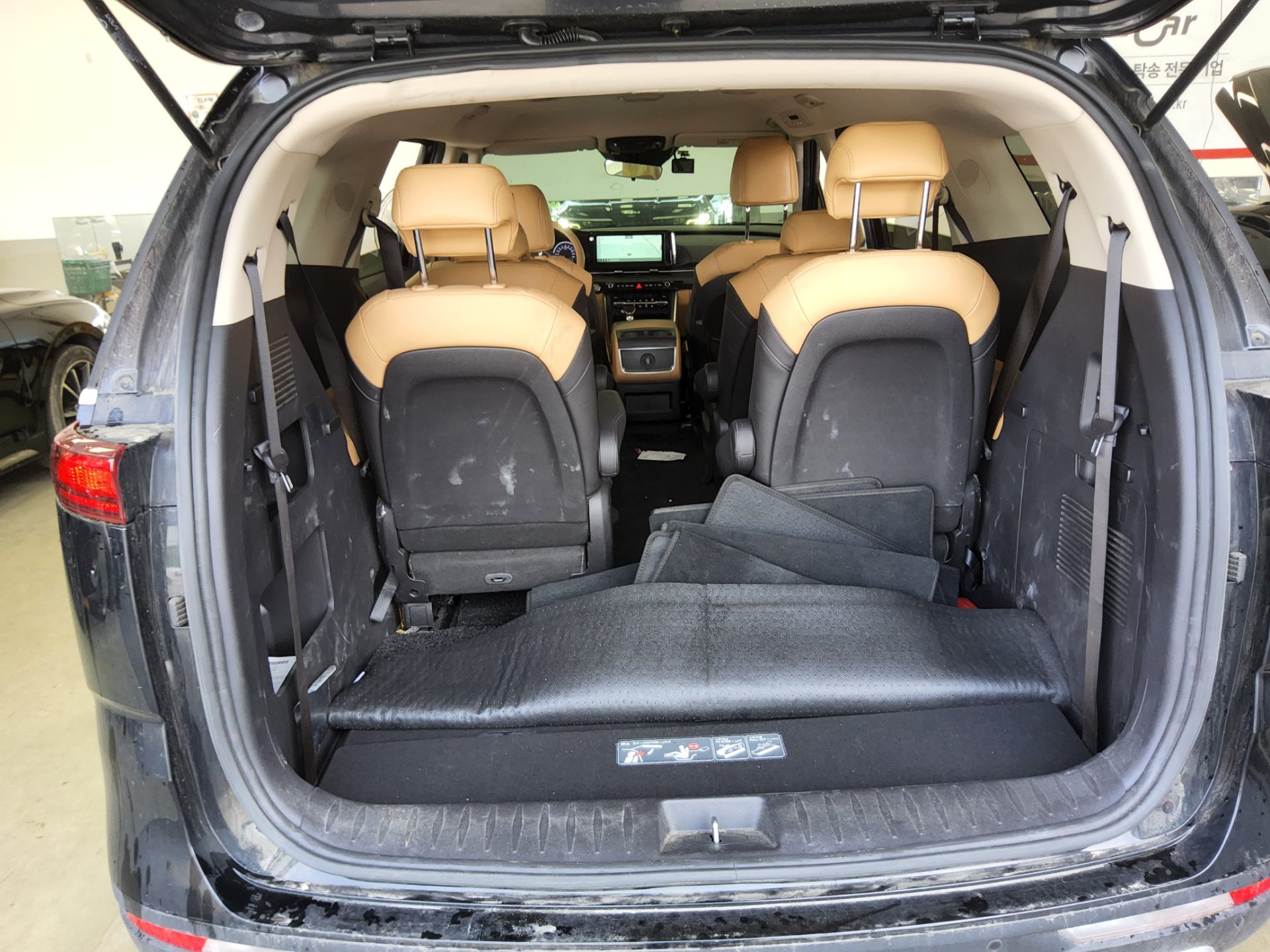 2023 - kia carnival