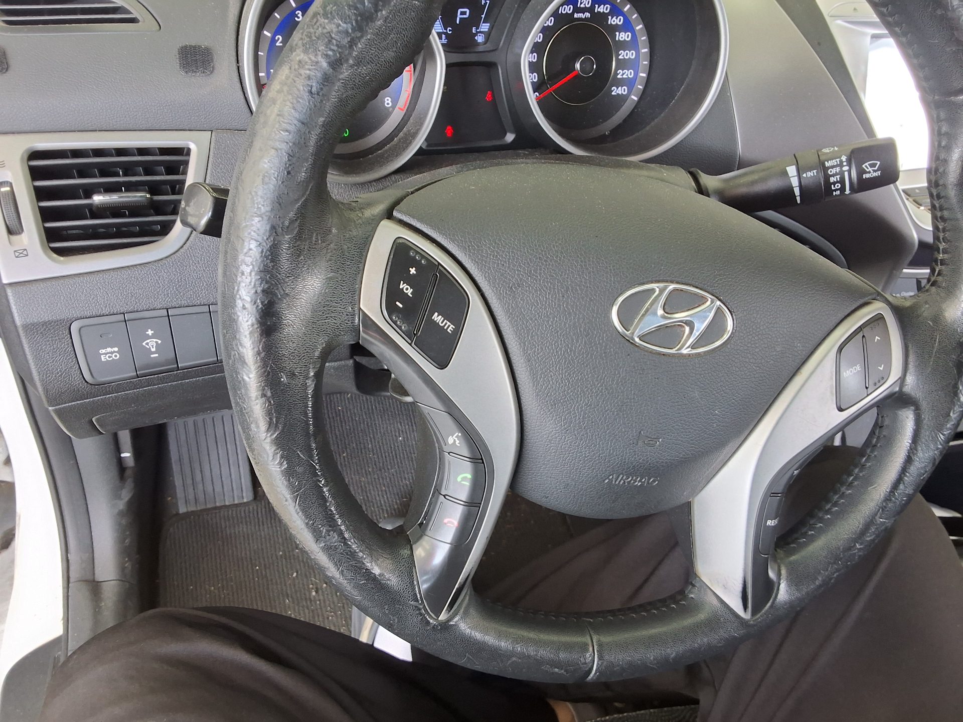 2012 - hyundai avante