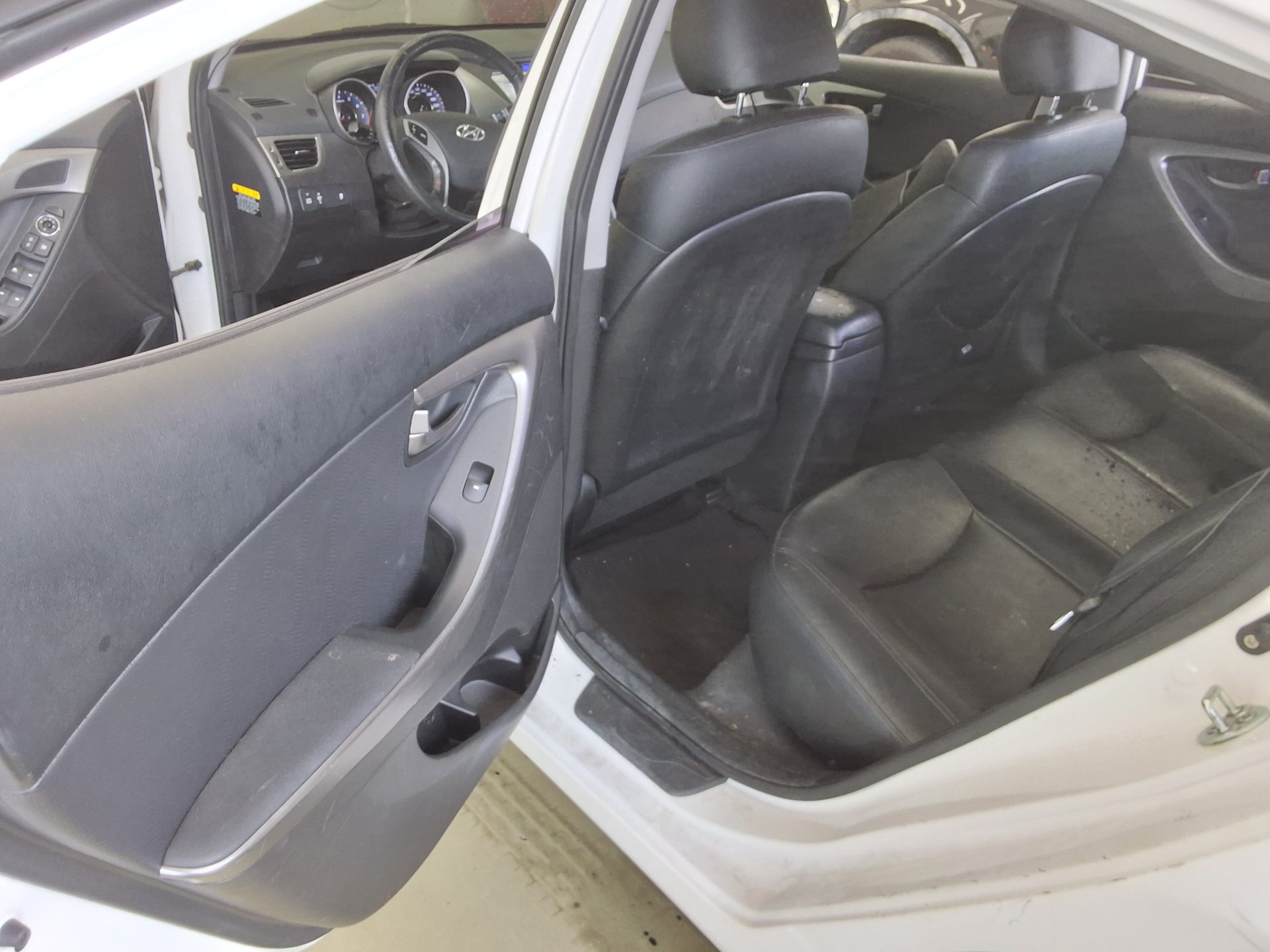 2012 - hyundai avante