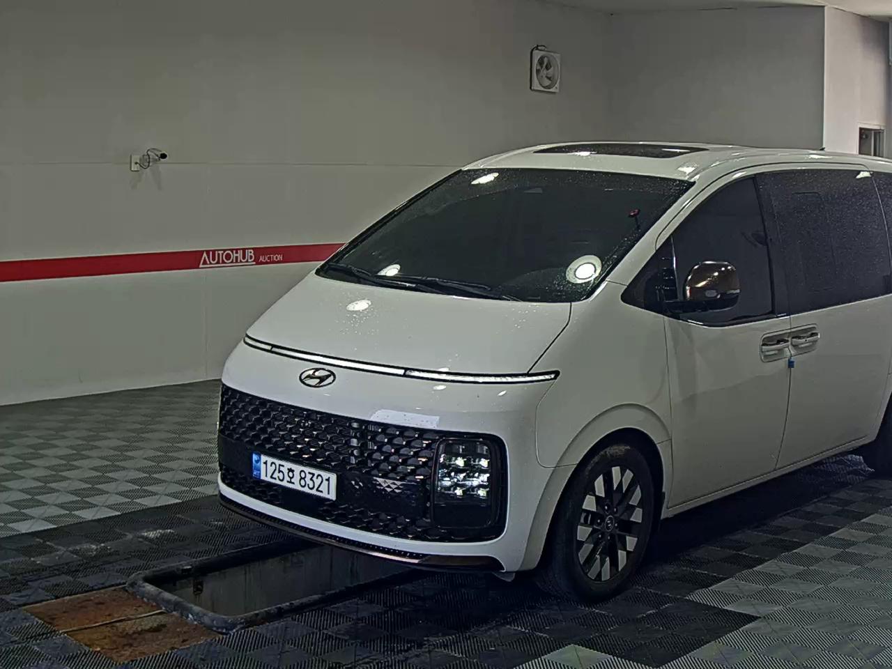 2023 - hyundai staria