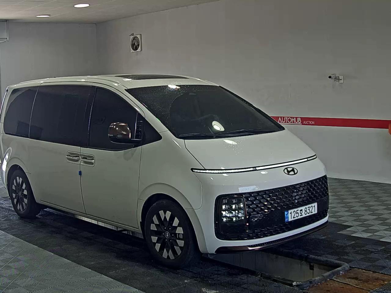 2023 - hyundai staria