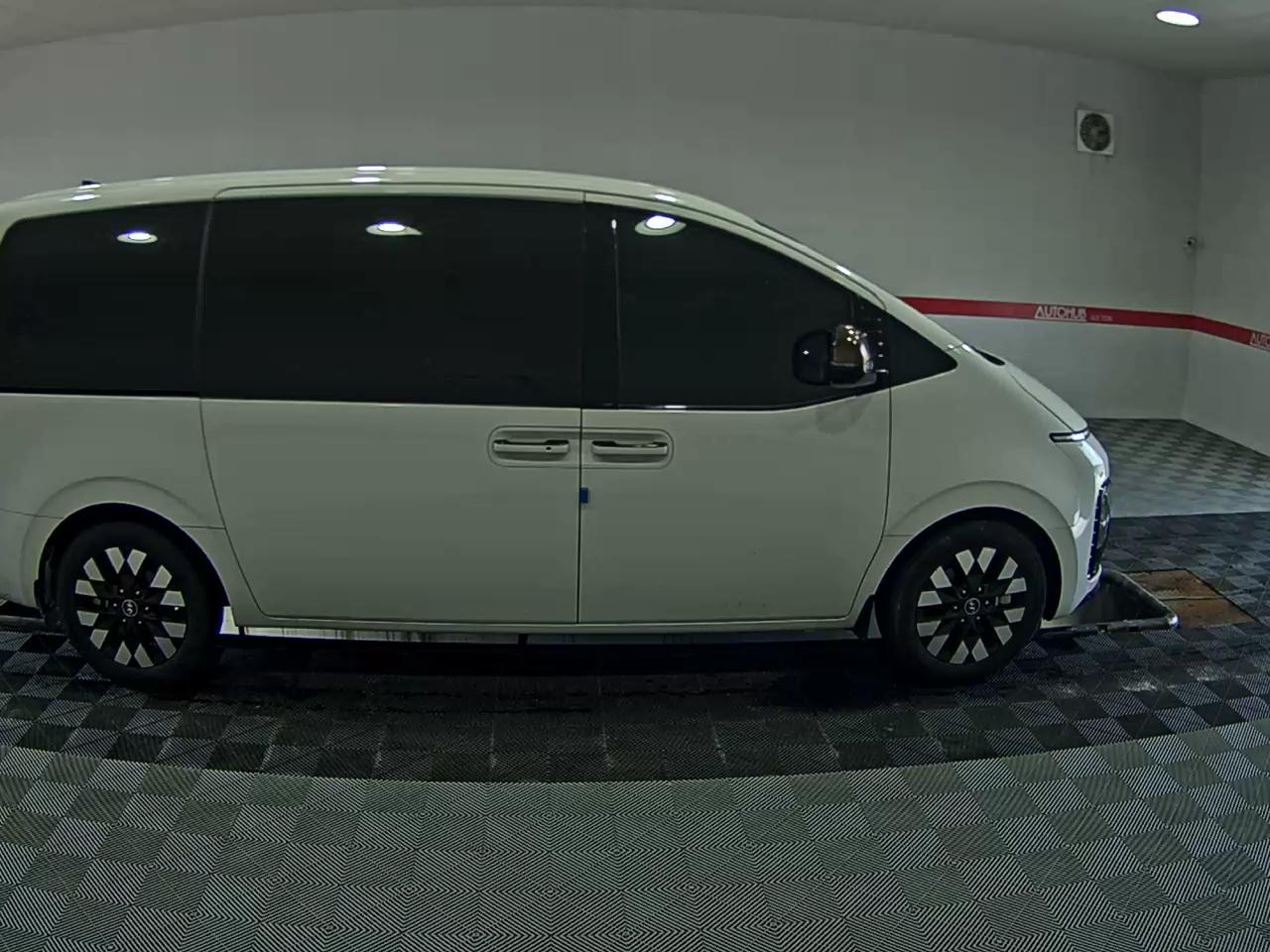 2023 - hyundai staria