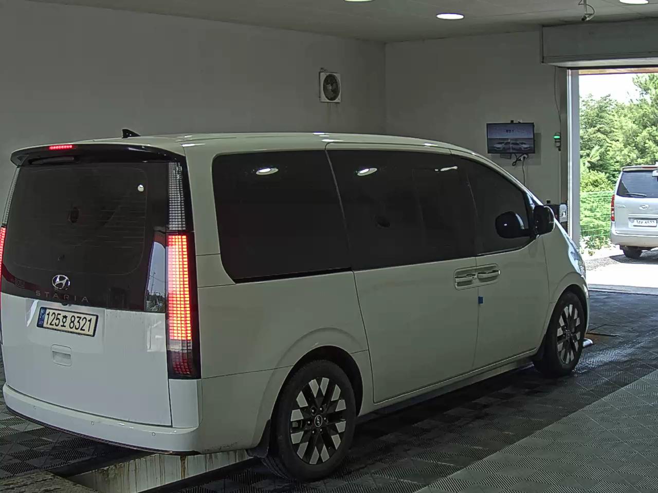 2023 - hyundai staria