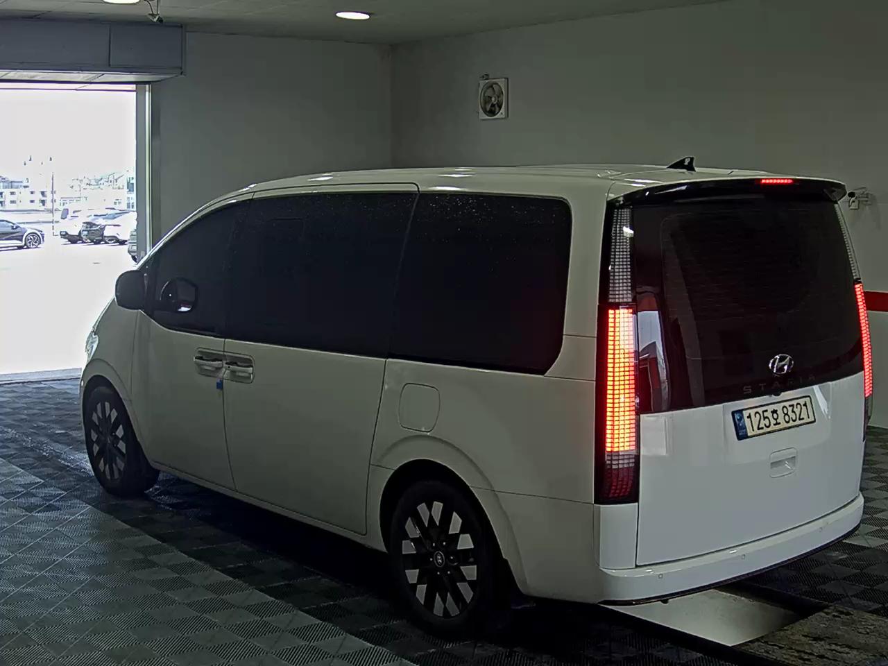 2023 - hyundai staria