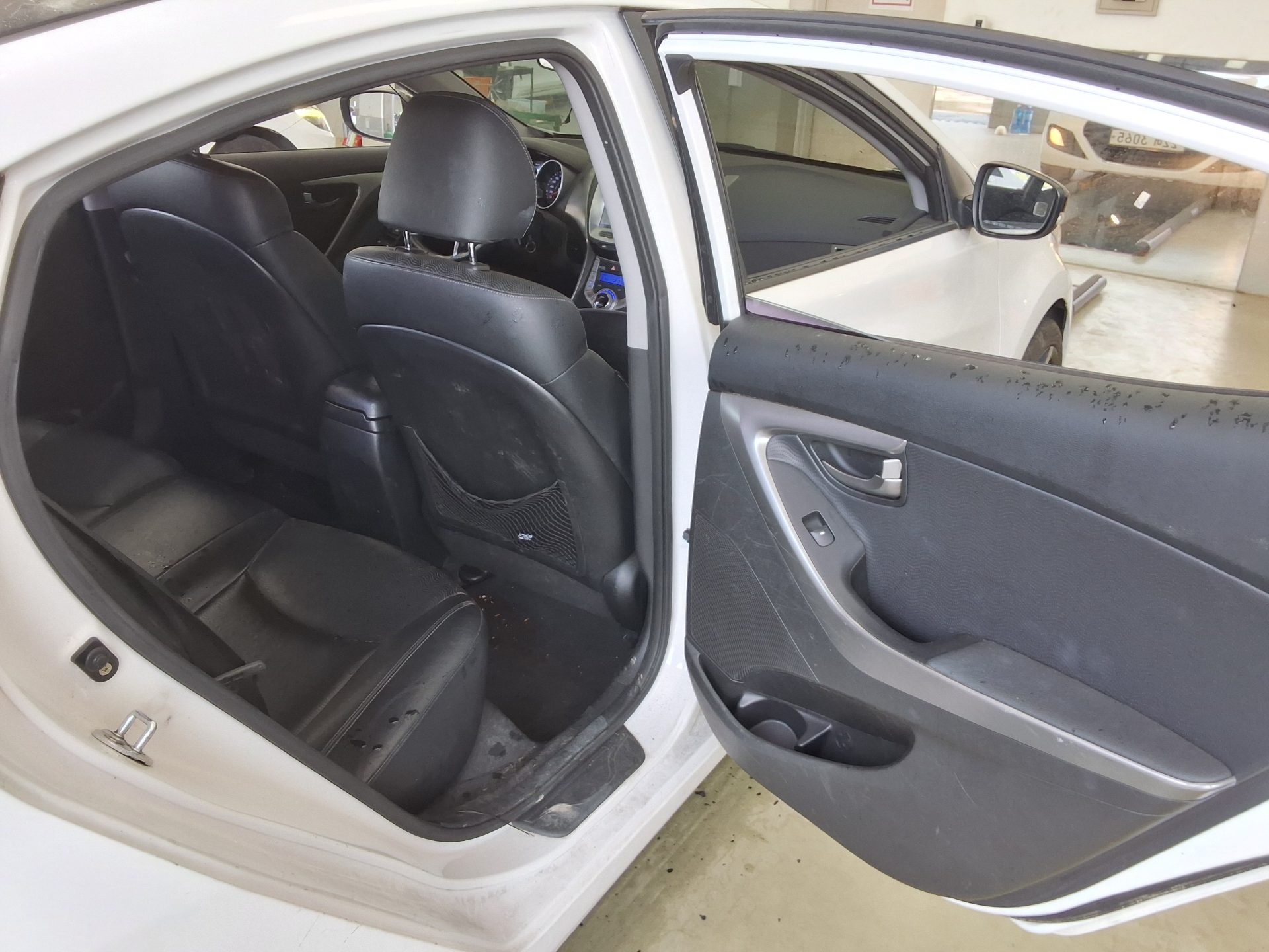 2012 - hyundai avante