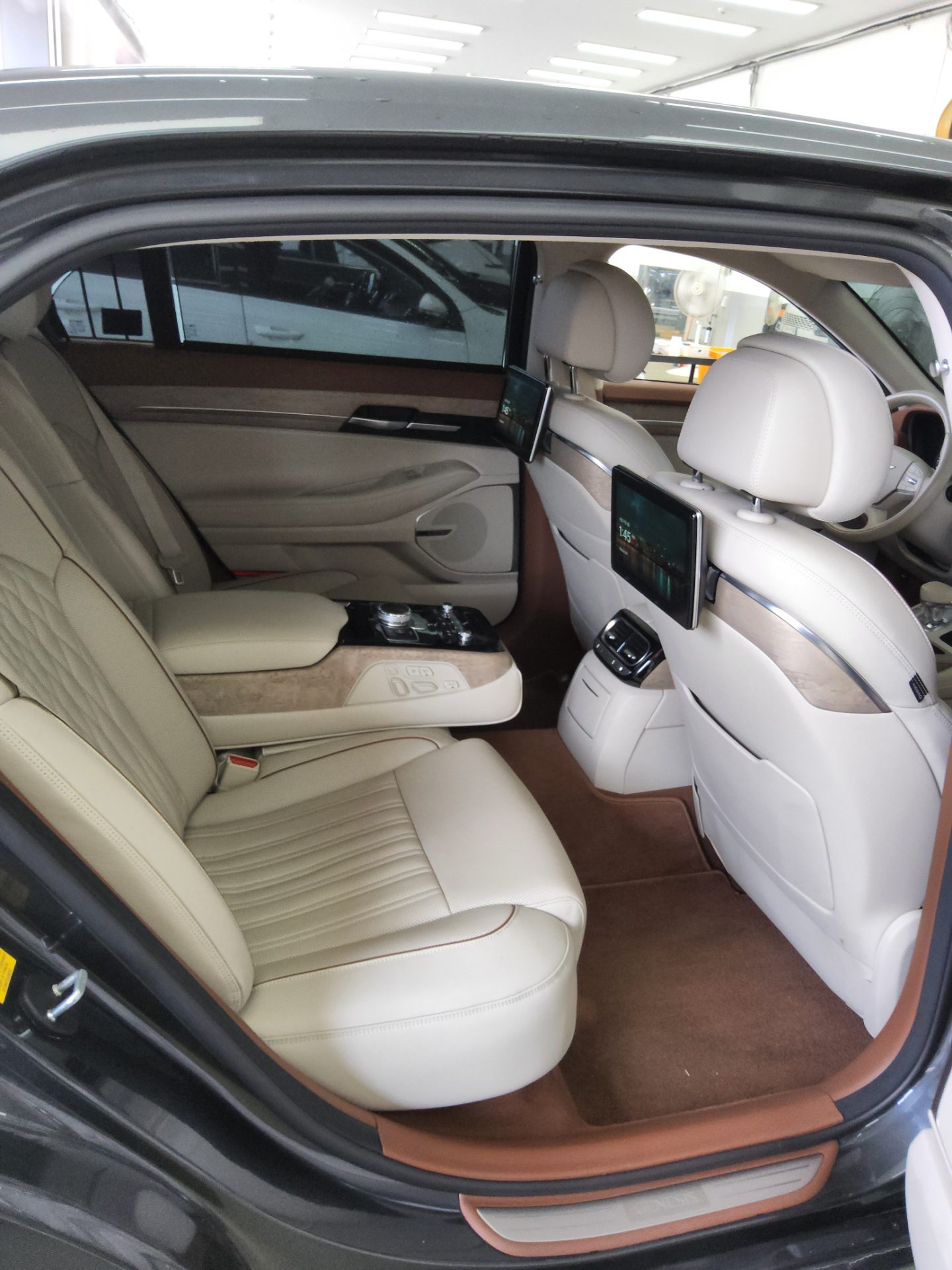 2021 - genesis g90
