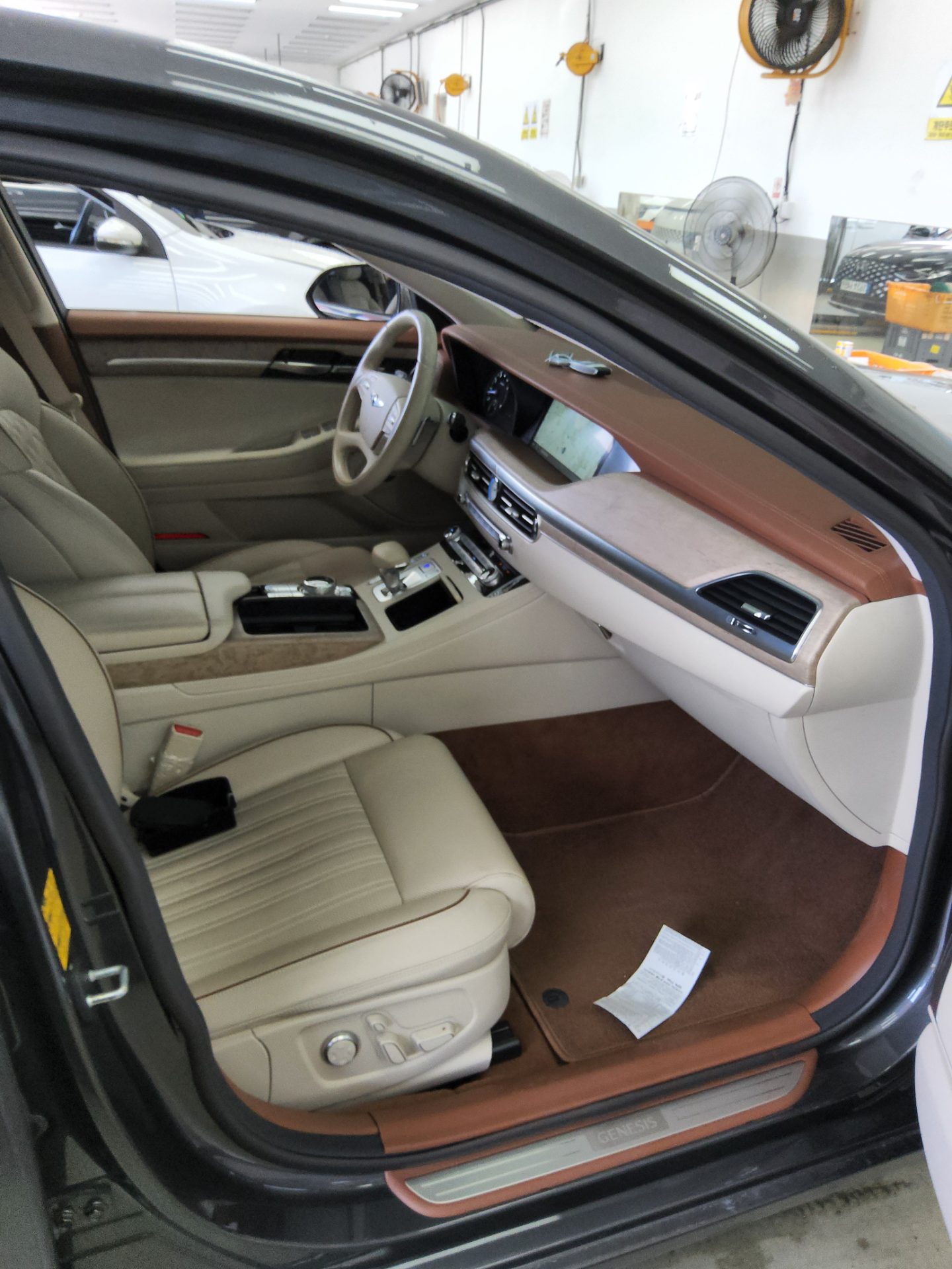 2021 - genesis g90