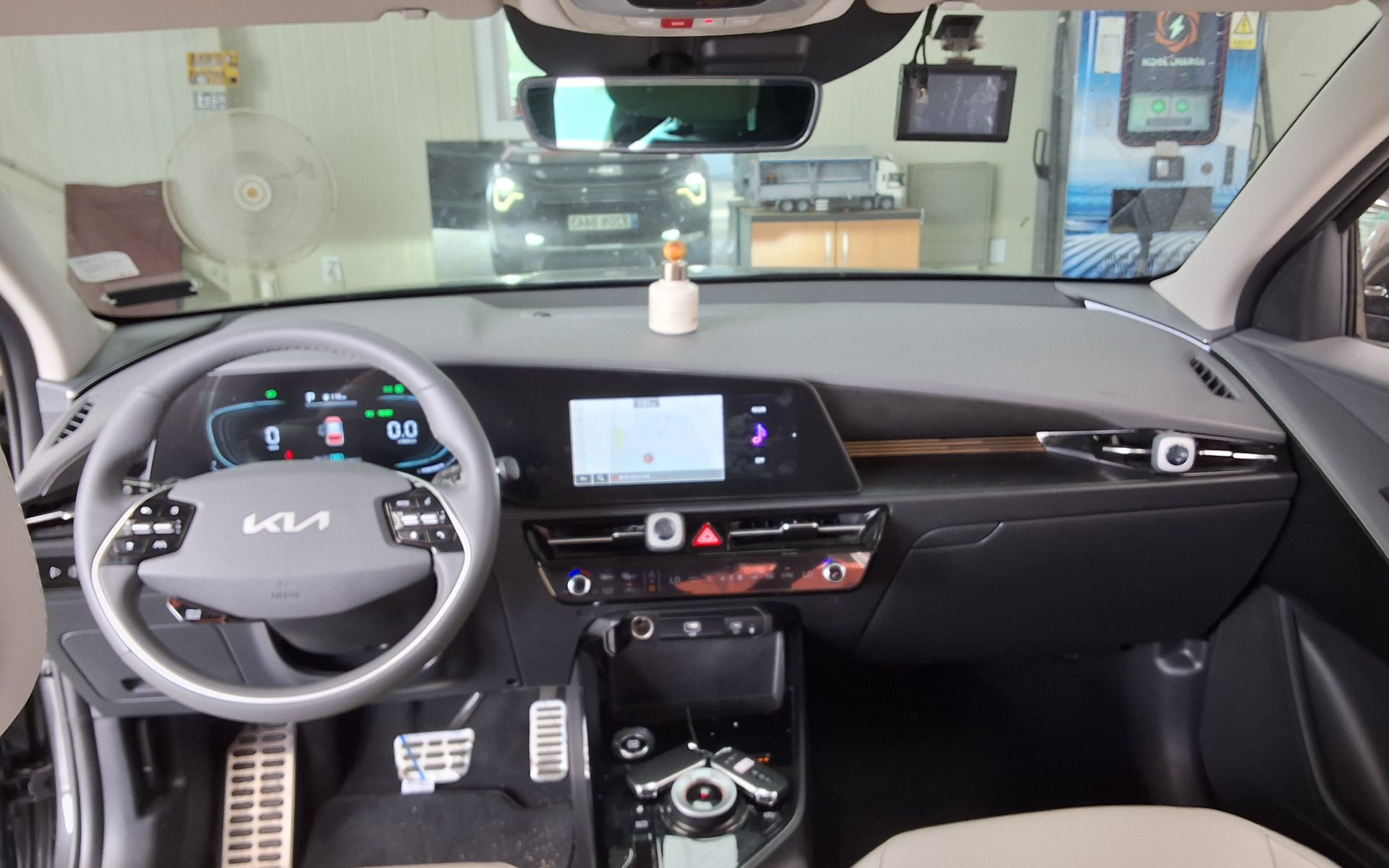 2025 - kia niro