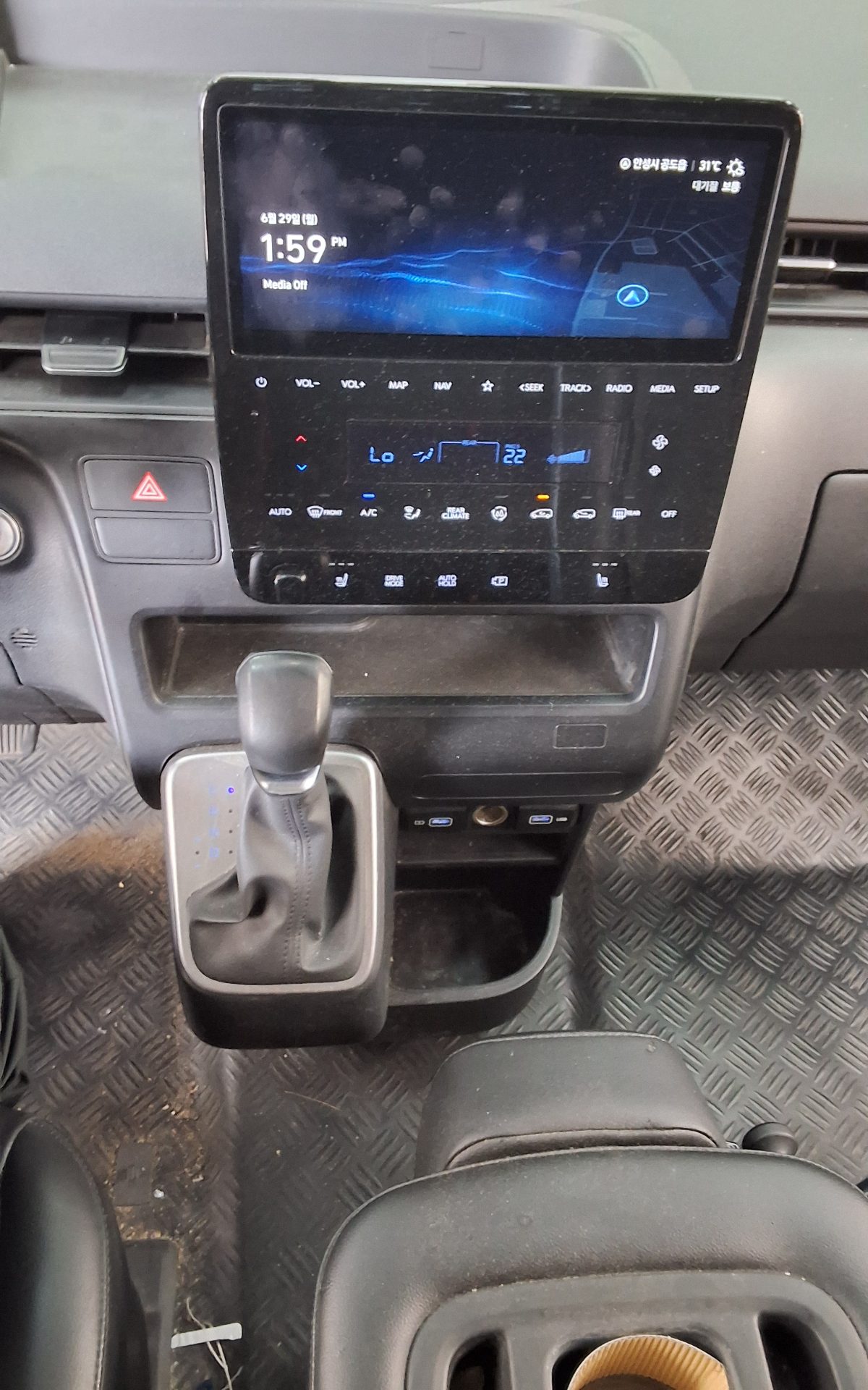 2022 - hyundai staria