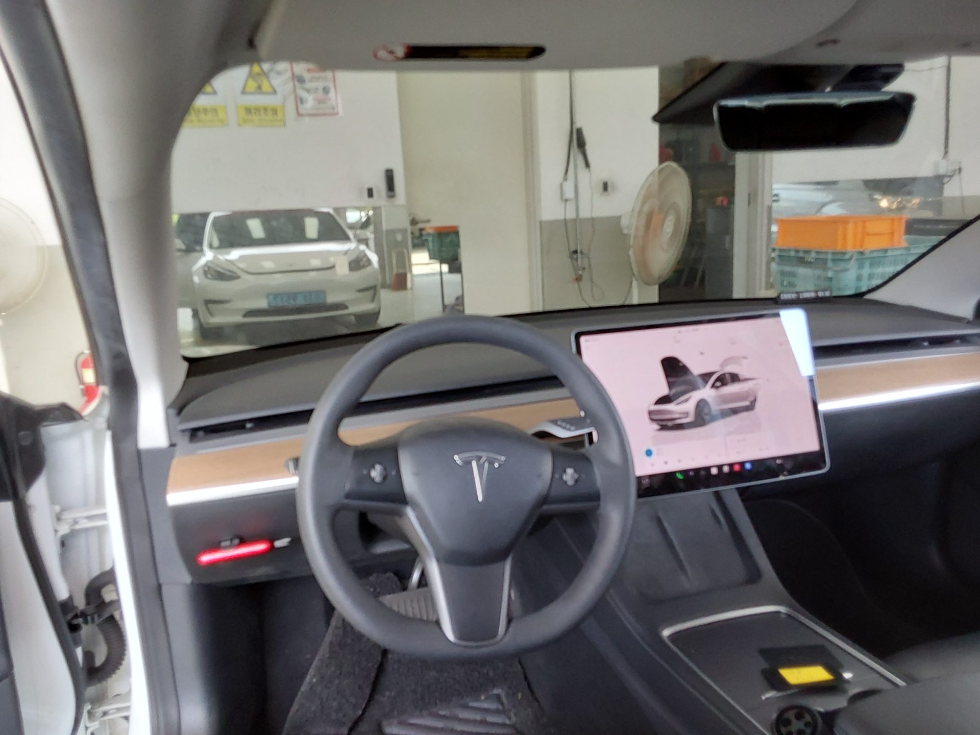 2022 - tesla model 3