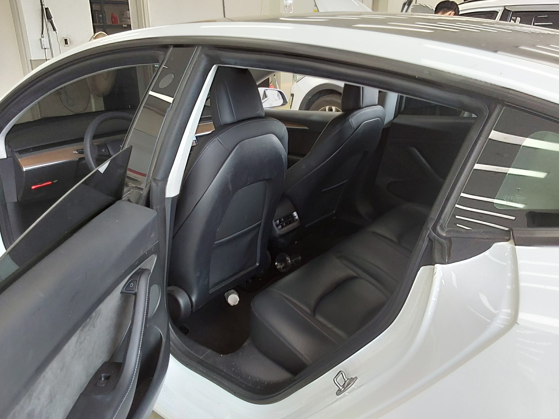 2022 - tesla model 3