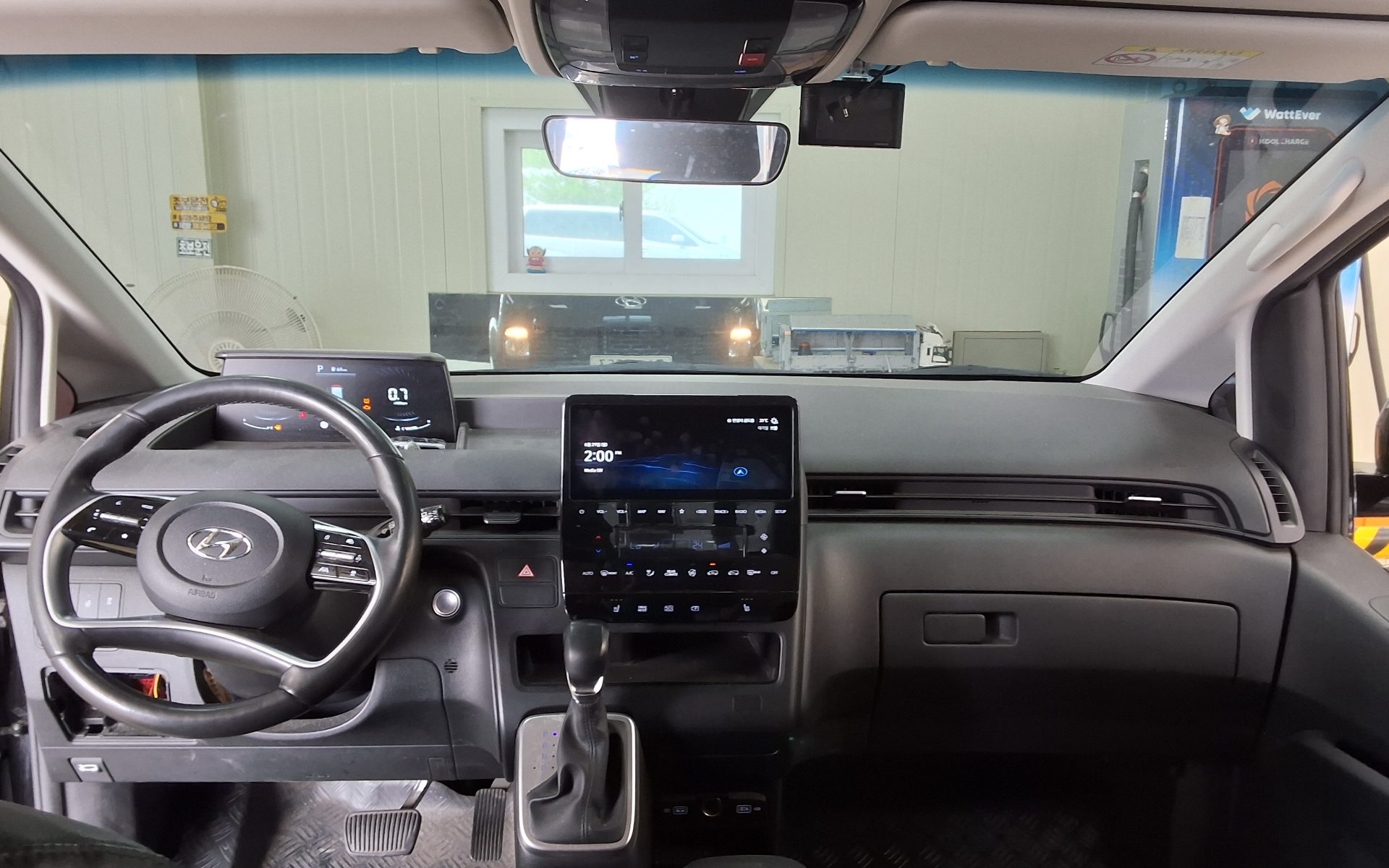 2022 - hyundai staria