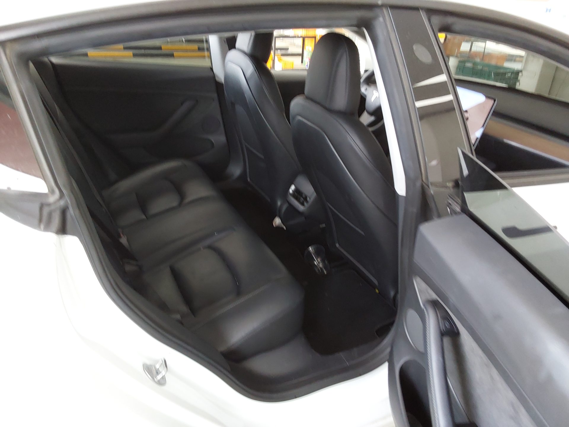 2022 - tesla model 3