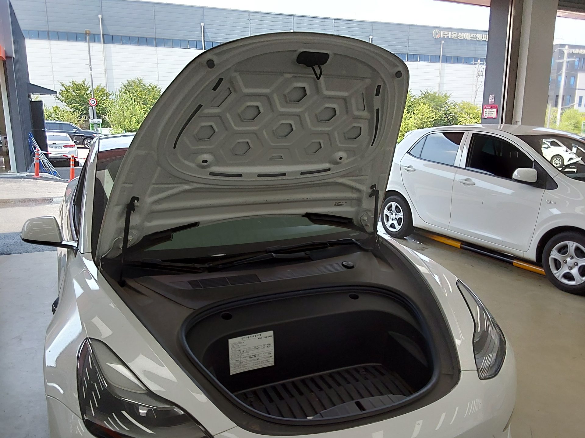 2022 - tesla model 3