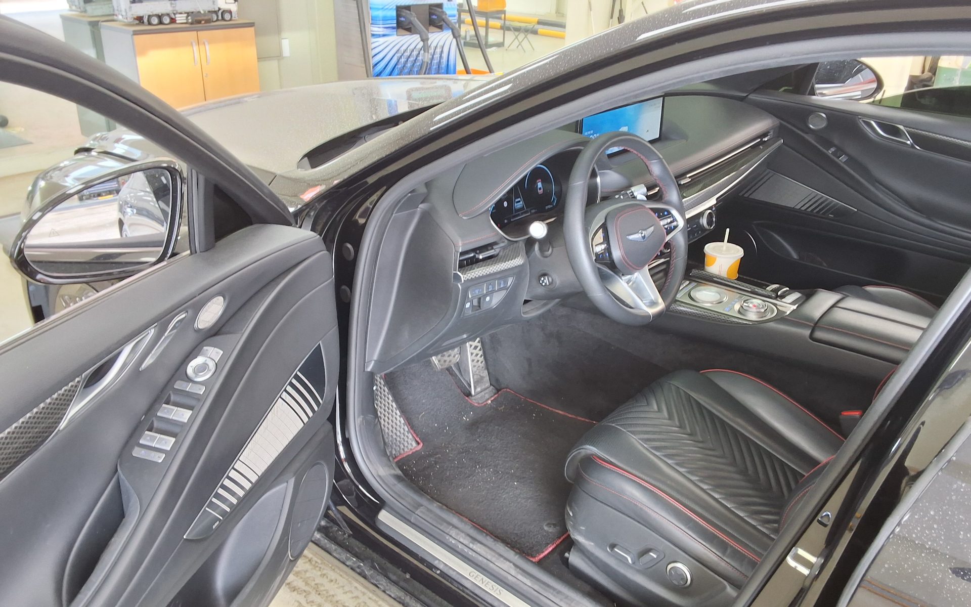 2022 - genesis g80