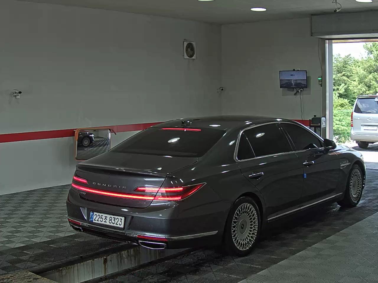 2021 - genesis g90
