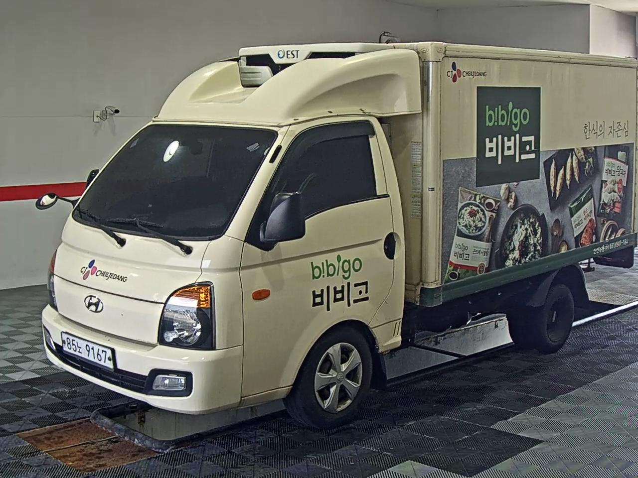 HYUNDAI PORTER II FREEZER BOX TRUCK STANDARD CAB