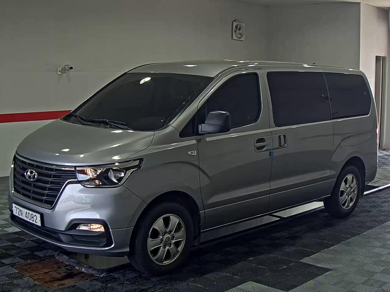 HYUNDAI GRAND STAREX
