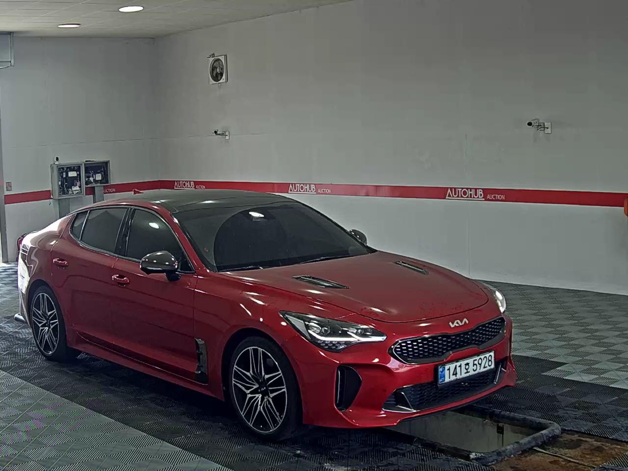 2022 - kia stinger