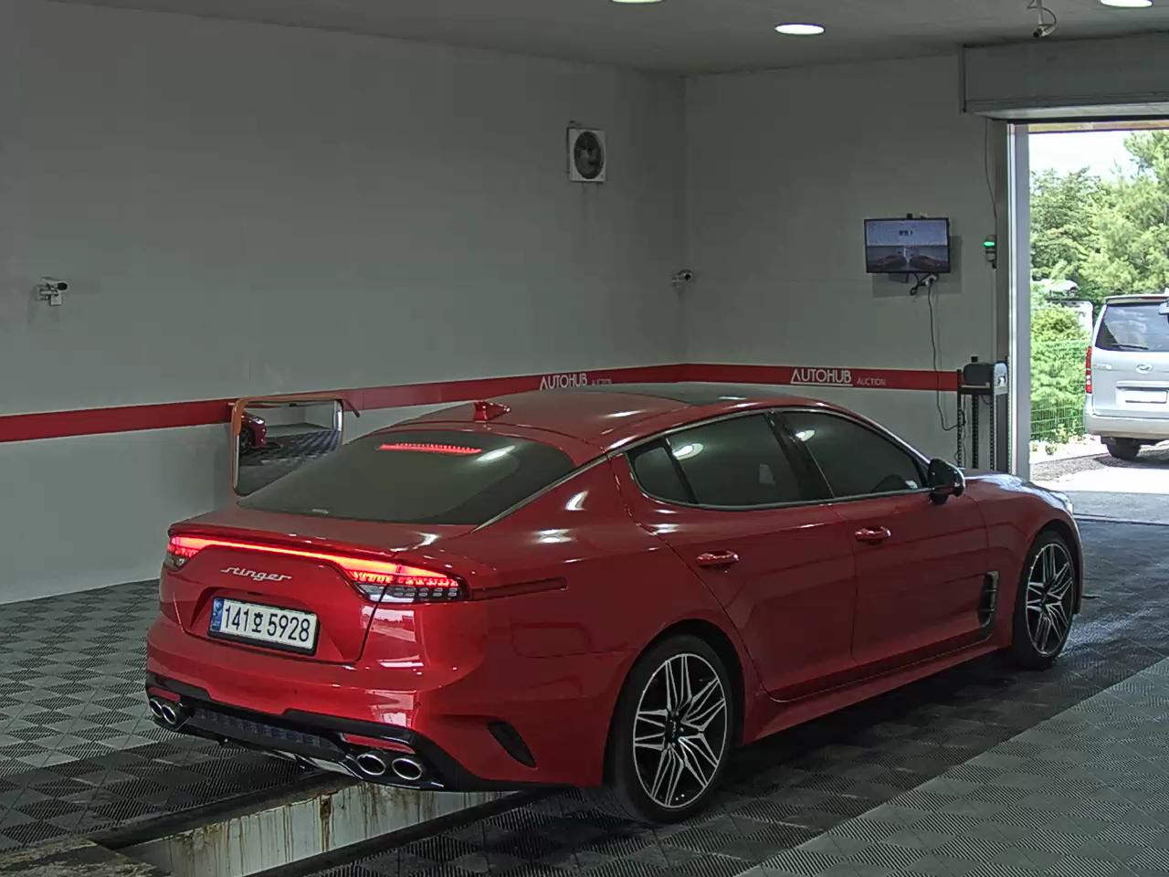 2022 - kia stinger