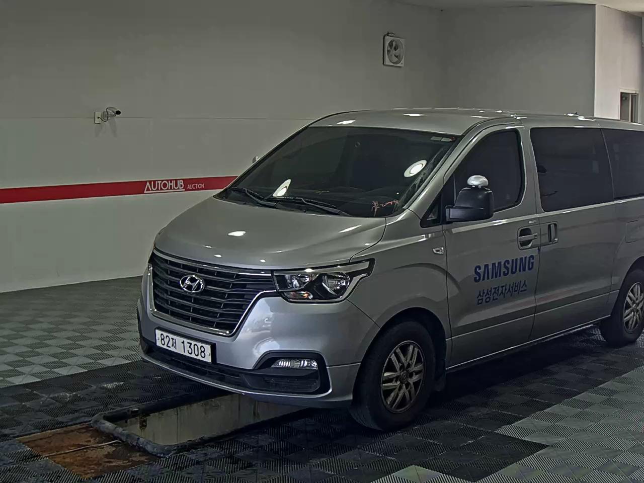 HYUNDAI GRAND STAREX