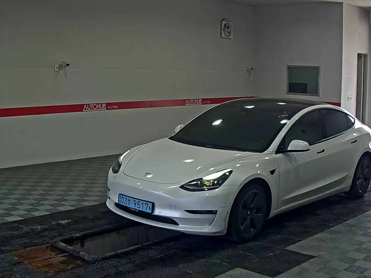 2022 - tesla model 3