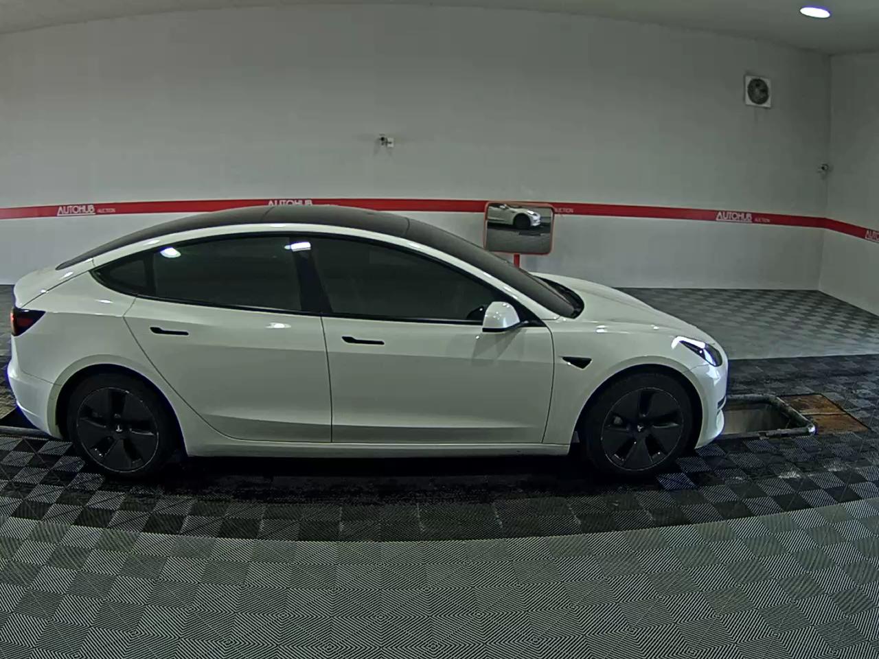 2022 - tesla model 3