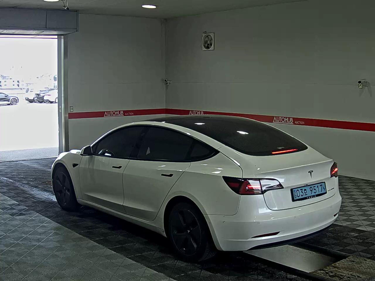2022 - tesla model 3