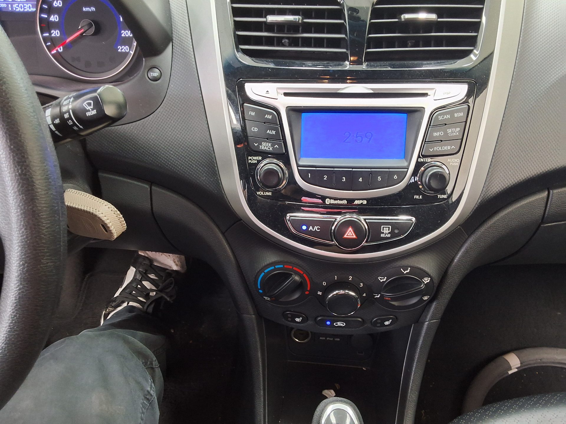 2012 - hyundai accent