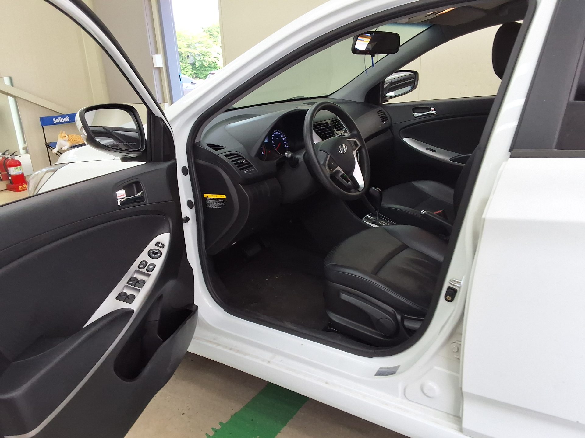 2012 - hyundai accent