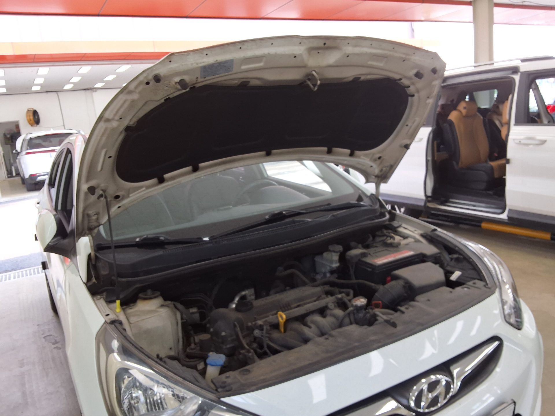 2012 - hyundai accent