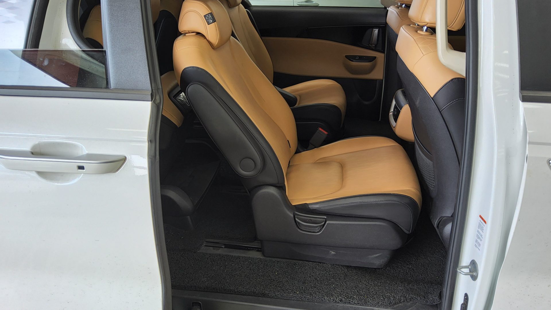 2022 - kia carnival