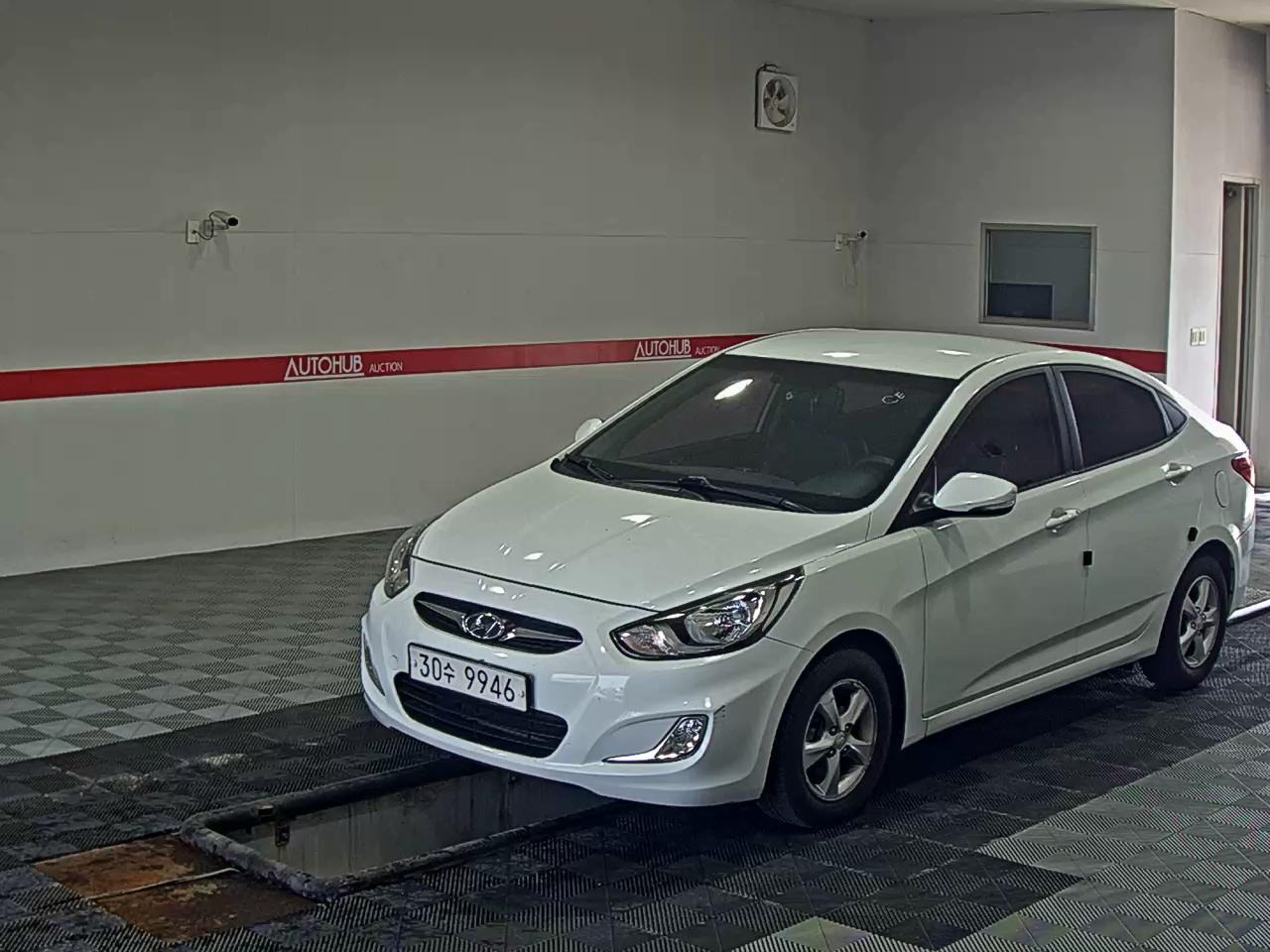 2012 - hyundai accent