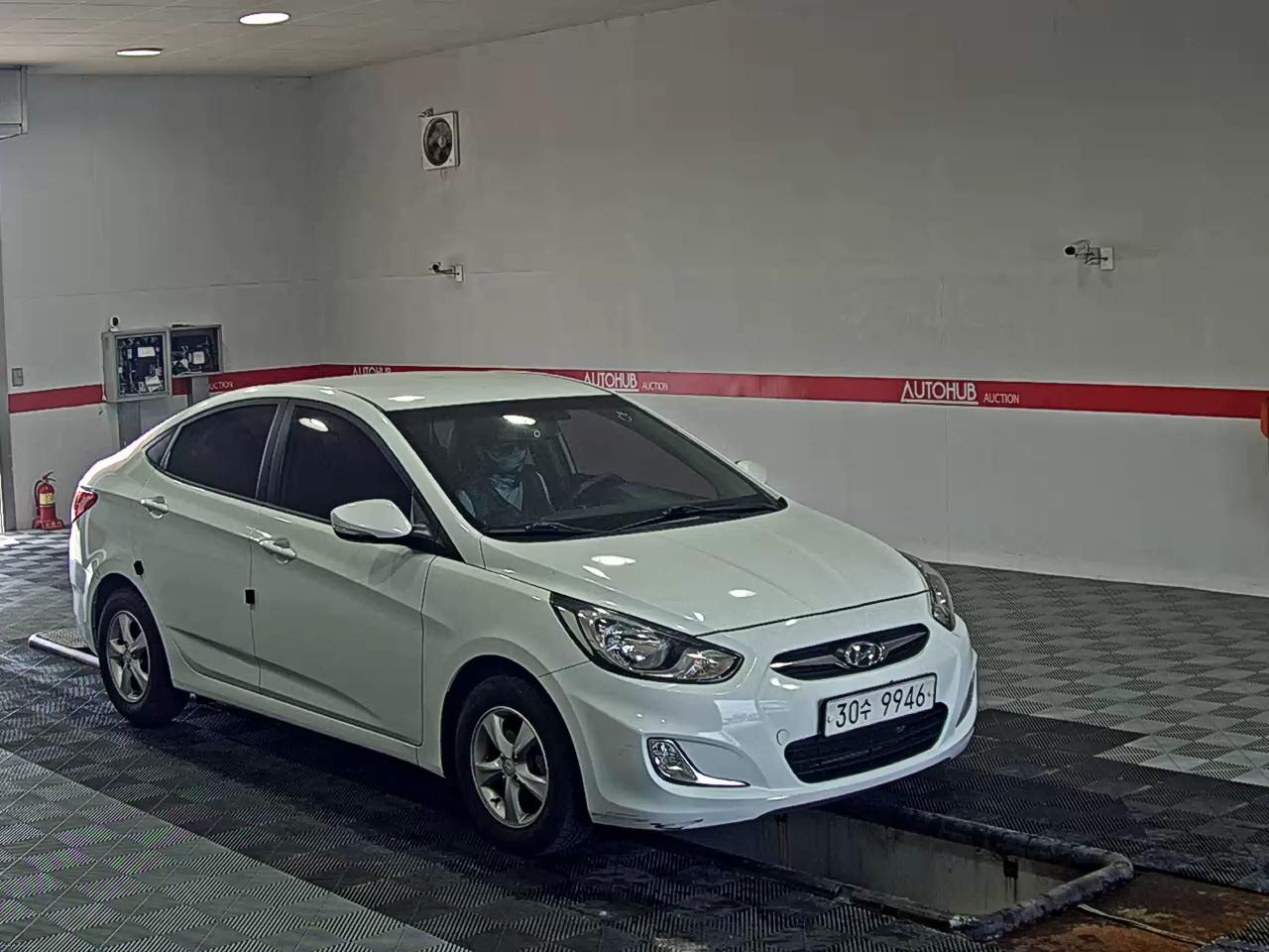 2012 - hyundai accent