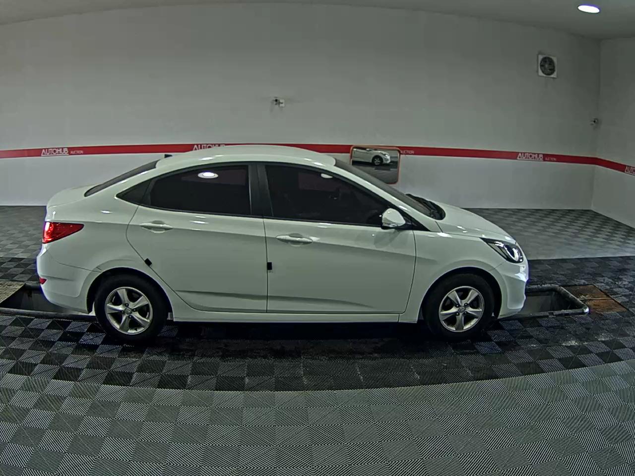 2012 - hyundai accent